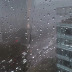 游泳爆乳露双奶头被教练玩弄
